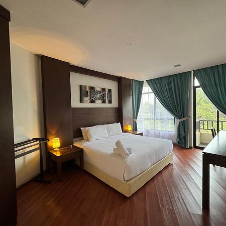Studio At Samsuria Beach Resort Kampung Sungai Ular Eksteriør billede