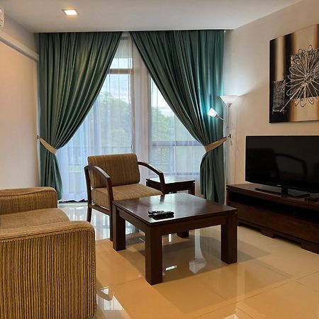 Studio At Samsuria Beach Resort Kampung Sungai Ular Eksteriør billede