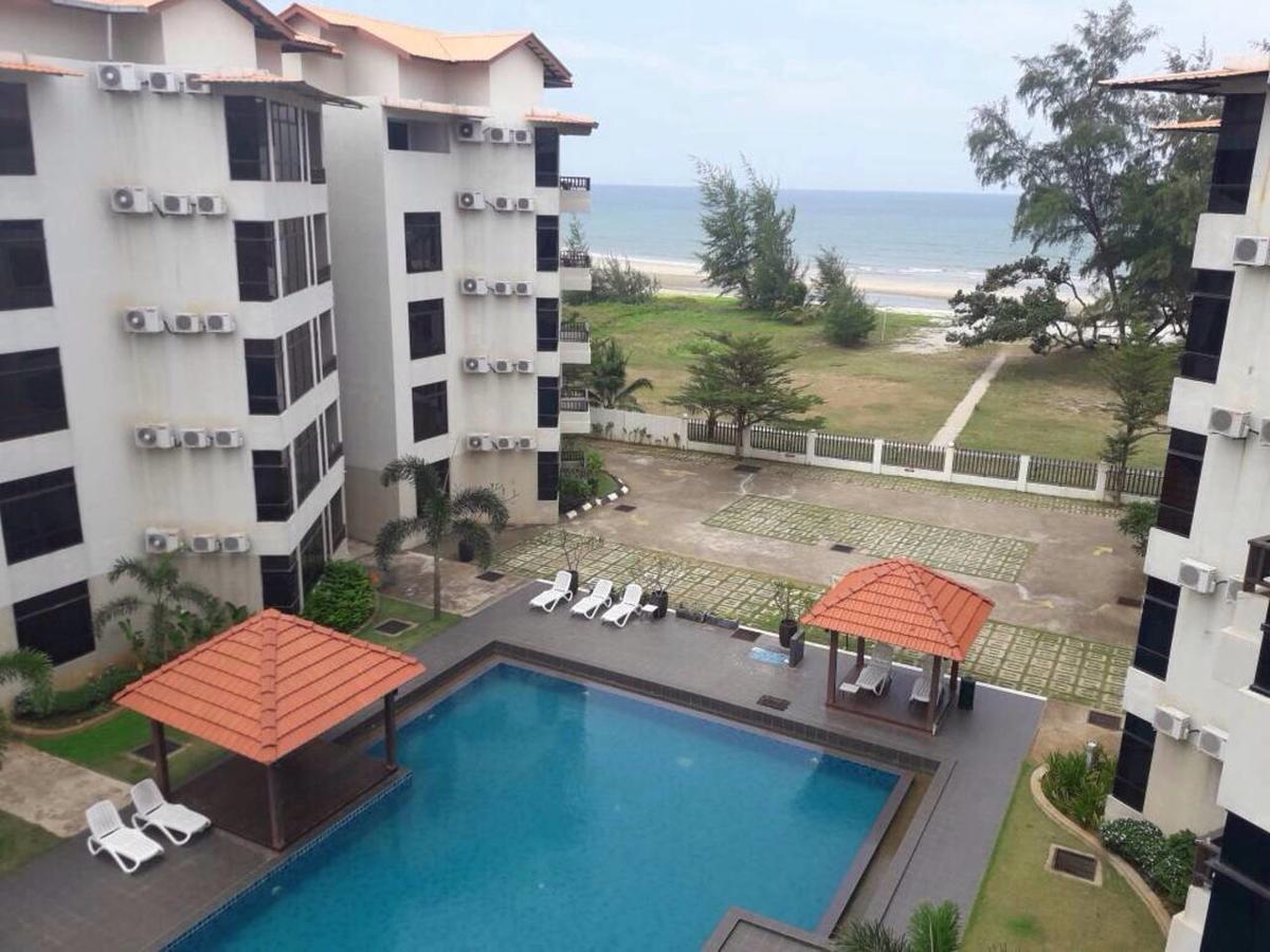 Studio At Samsuria Beach Resort Kampung Sungai Ular Eksteriør billede