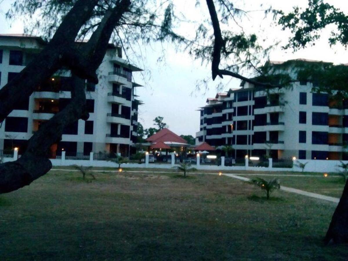 Studio At Samsuria Beach Resort Kampung Sungai Ular Eksteriør billede